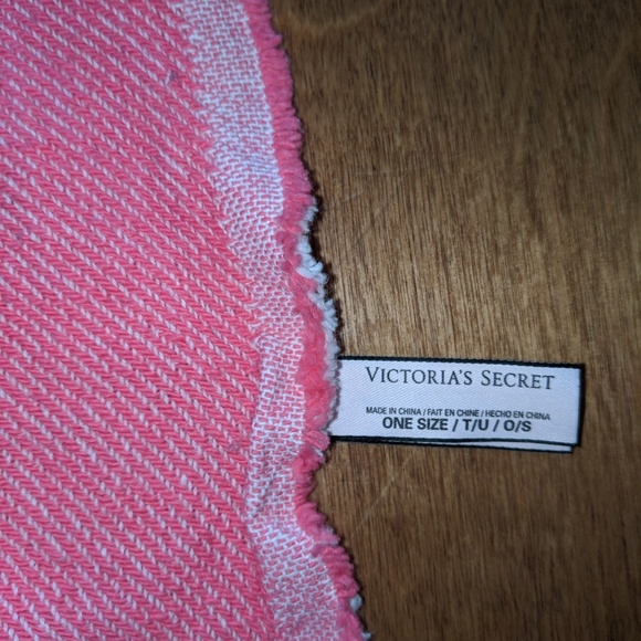 COPY - Victoria's secret blanket, throw - Picture 3 of 3